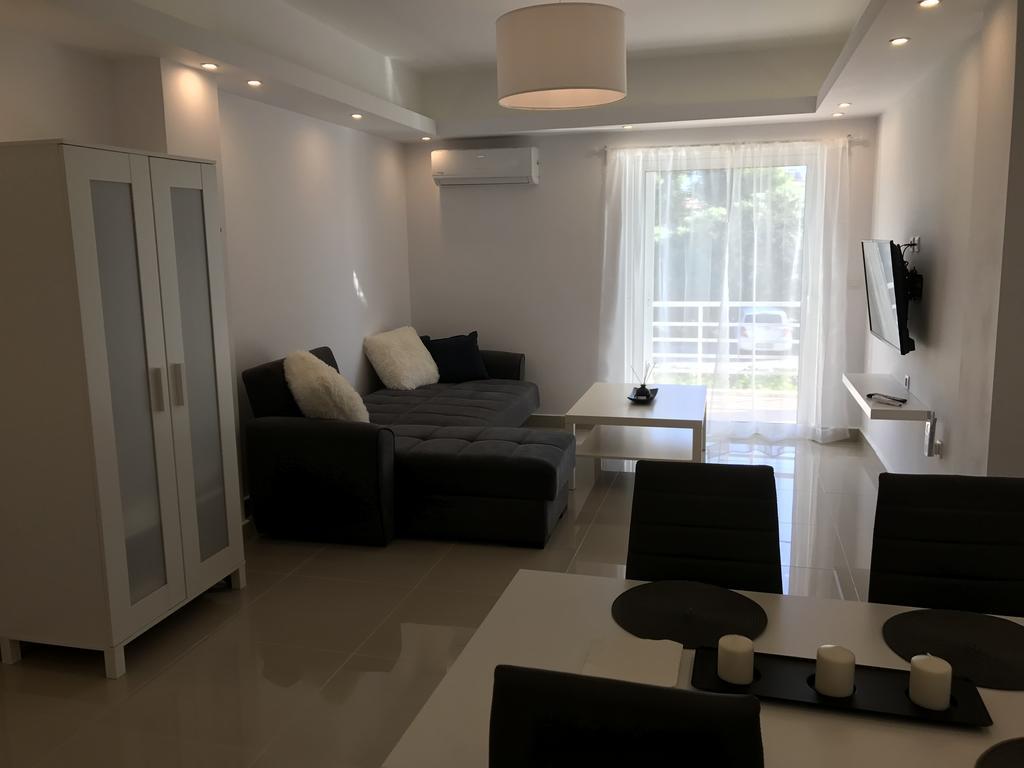 Athena Apartment Artemida  Exterior foto
